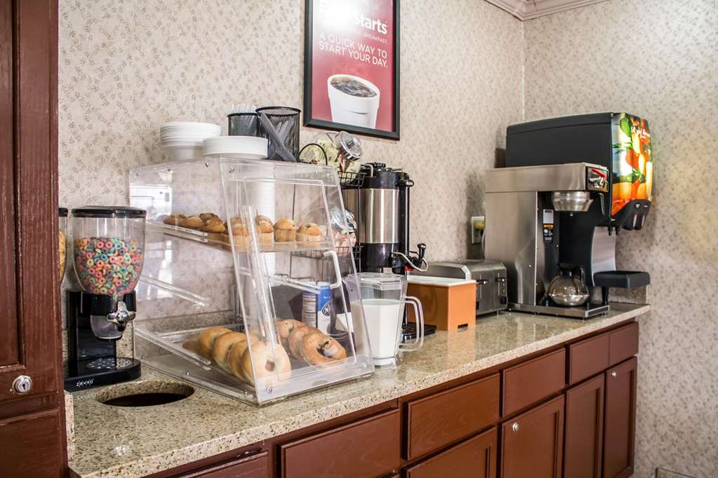Econo Lodge Akron Copley Northwest - photo 32
