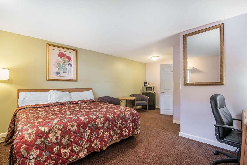 Rodeway Inn Bellows Falls - photo 11