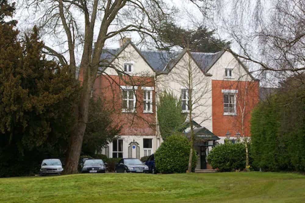 Coulsdon Manor Hotel and Golf Club — 4-Star Luxury Hotel in London, United Kingdom