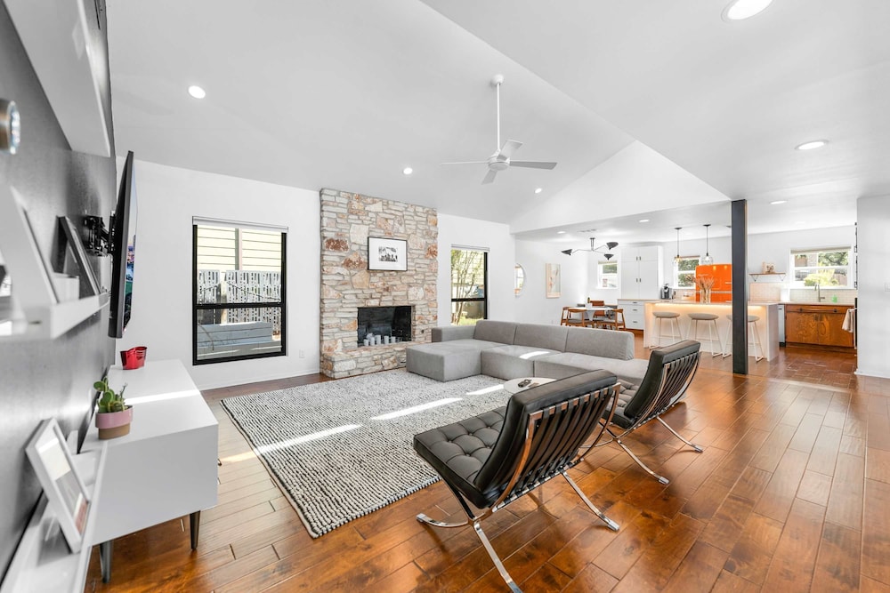 Close to Domain DT Shopping Chic Serene 3BR — Austin — photo 4