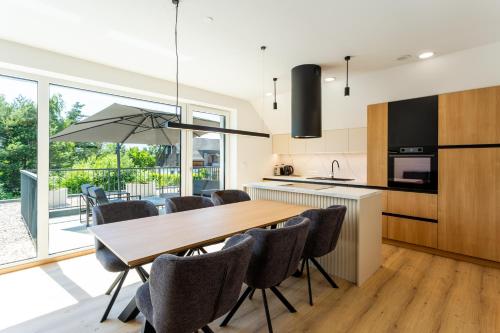 Sunny Green Escape Apartment With Terrace 21613743 — Lesce