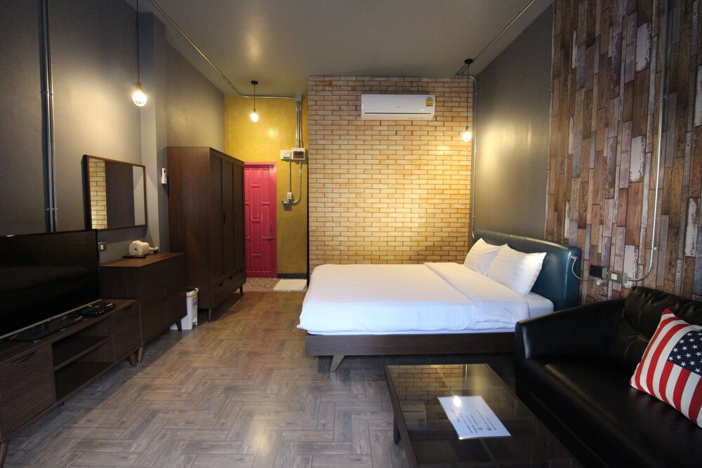 One Beat Vintage & Bistro in Chon Buri, Thailand