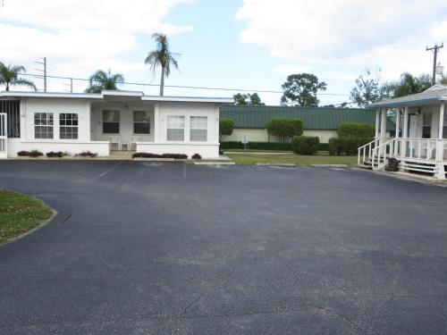 Royal Palms Motel - photo 22