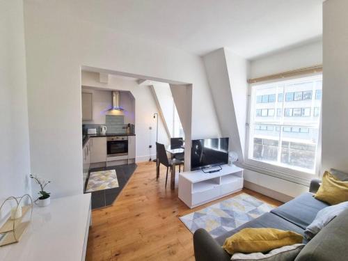 Lovely 1 Bed Apartment in Old Market Square — 4-Star Luxury Hotel in Nottingham, United Kingdom