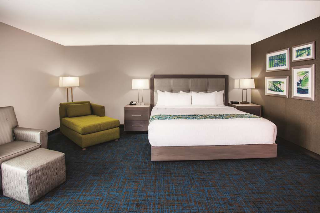 La Quinta Inn & Suites by Wyndham St. Paul Woodbury - photo 16