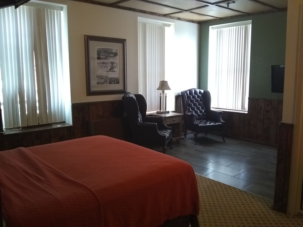 The Charles Inn at Vacationland Inns - photo 20