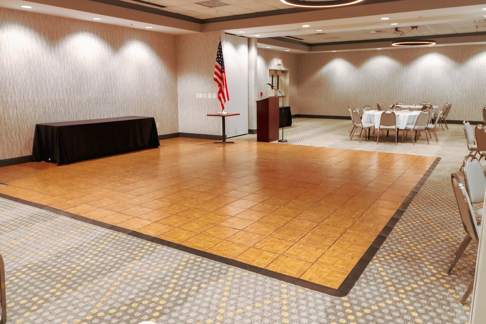 Holiday Inn Quincy East by IHG - photo 23