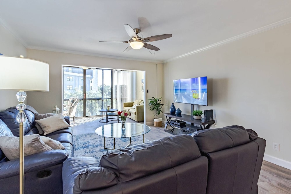 Harbor Towers 4th Fl Pool & Bay Views End Unit - photo 14
