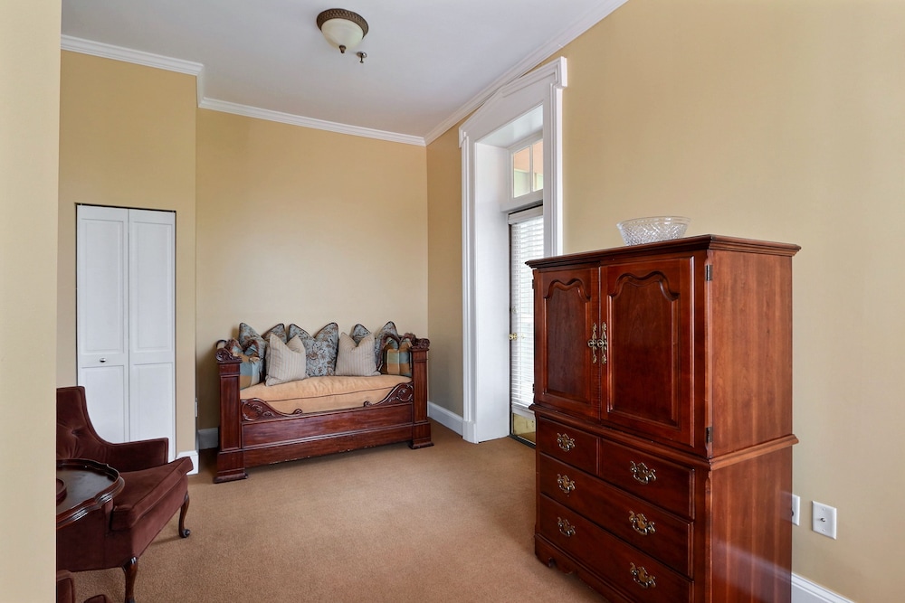 The Presidents' Quarters Inn - photo 4