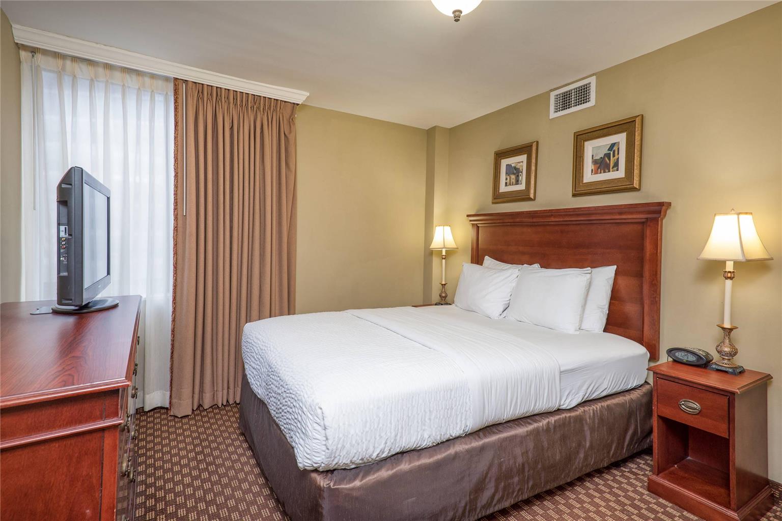 Arlington Court Suites a Clarion Collection Hotel - photo 19