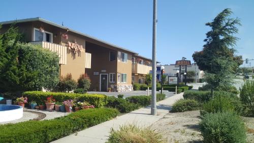 Gateway Thunderbird Motel - photo 18
