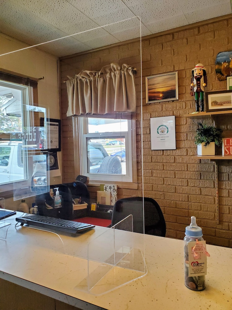 Sunset Lodge Escanaba - photo 5