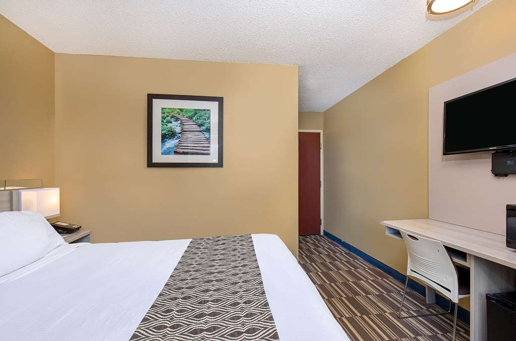 Microtel Inn by Wyndham Dry Ridge - photo 12