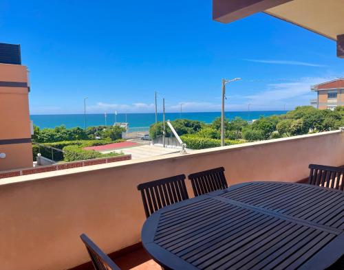 Mira Il Mare Seaview Apartment Sunset Lovers' Spot 50M From The Beach Lavinio Mare — 4-Star Luxury Hotel in Anzio, Italy