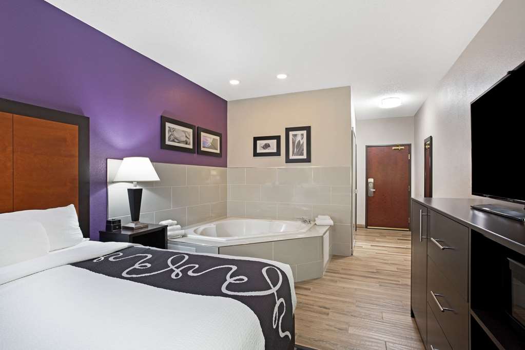 La Quinta Inn & Suites by Wyndham Norwich Plainfield Casino - photo 18