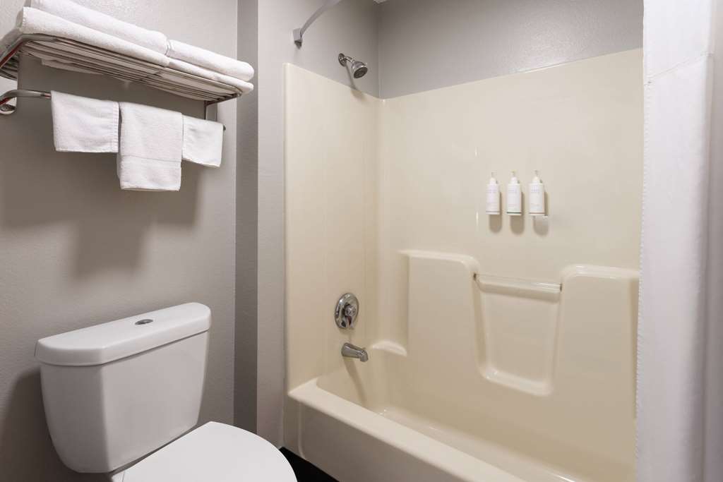 Super 8 by Wyndham Burnham Lewistown - photo 16