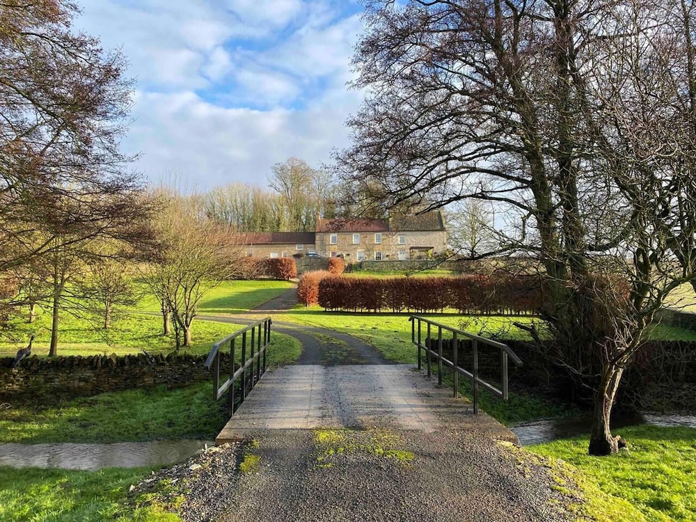 Luxury Self contained Country Cottage With View