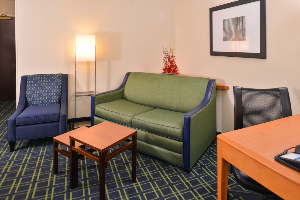 Fairfield Inn & Suites by Marriott Gulfport - photo 10