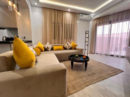 Appartement Chic avec Terrasse à Gueliz — 4-Star Luxury Hotel in Marrakesh, Morocco