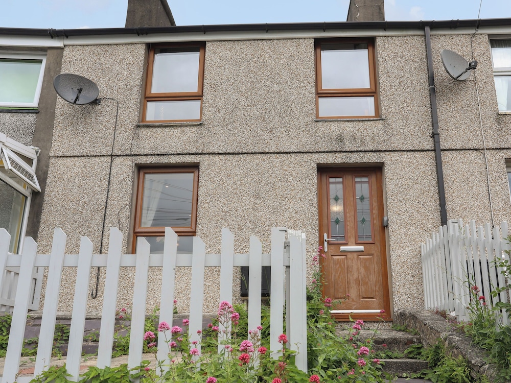 43 Hyfrydle Road in Caernarfon, United Kingdom