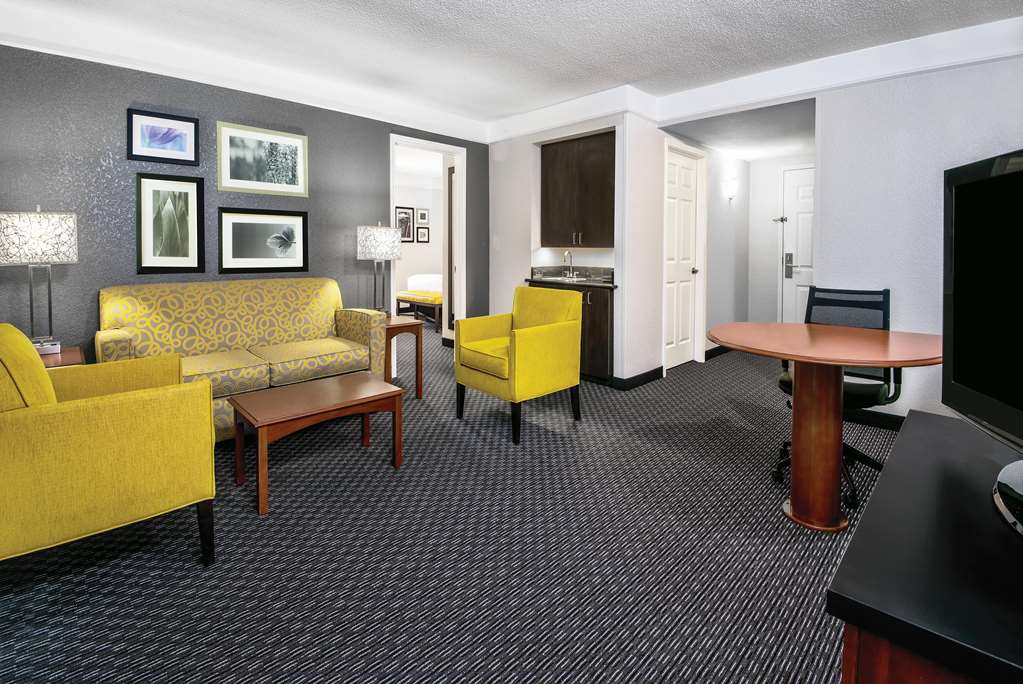La Quinta Inn & Suites by Wyndham San Antonio Riverwalk - photo 35