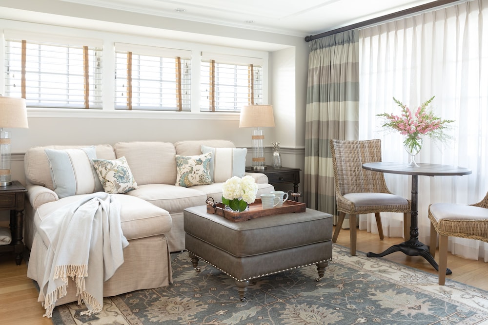 Vineyard Square Hotel & Suites - photo 15