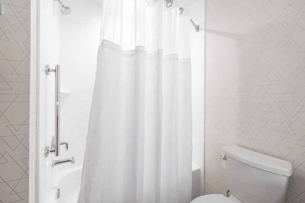 Holiday Inn Express Hotel & Suites St. Robert by IHG - photo 24