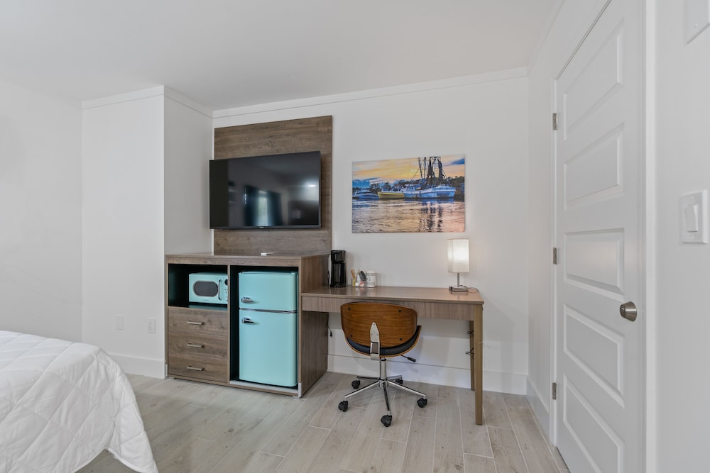 Fin's Inn & Suites - photo 4