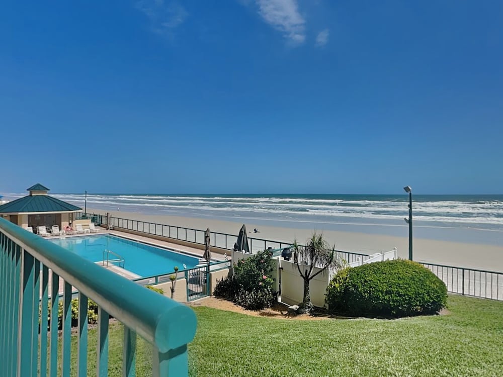 Ocean Towers 2102 by Distinctive Beach Rentals — 4-Star Luxury Hotel in Ponce Inlet, United States