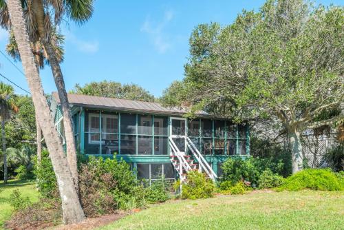 406 E Arctic in Folly Beach, United States