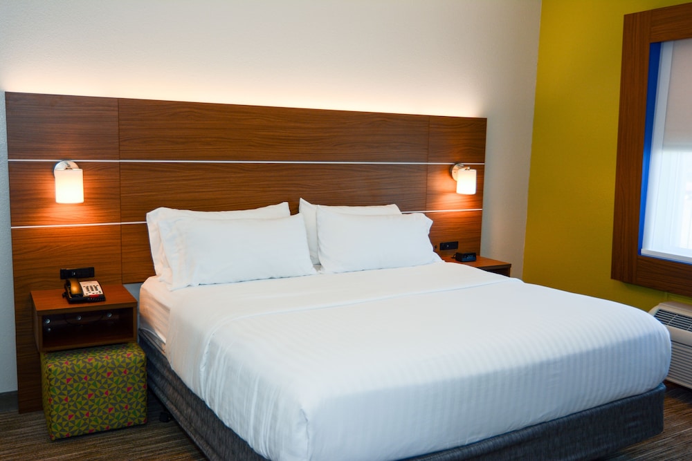 Holiday Inn Express & Suites New Boston by IHG - photo 12