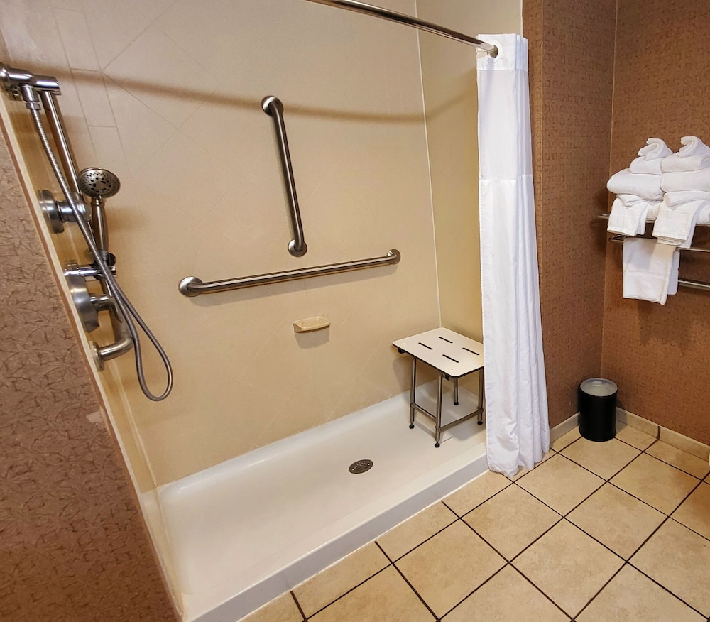 Hampton Inn & Suites Chesapeake Battlefield Blvd. - photo 24