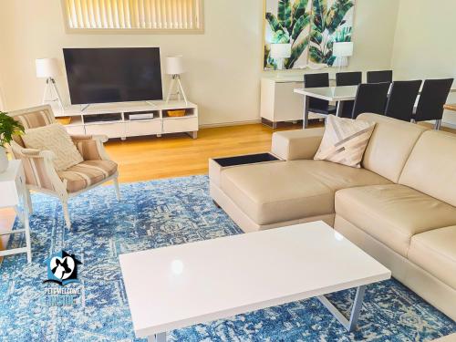 Coastal Vibe 4 beds Short Walk to the Beach in Aldinga Beach, Australia