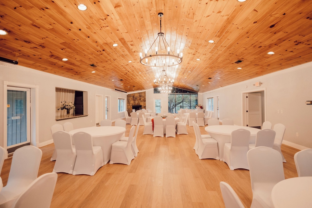 Tremont Lodge & Resort - photo 299