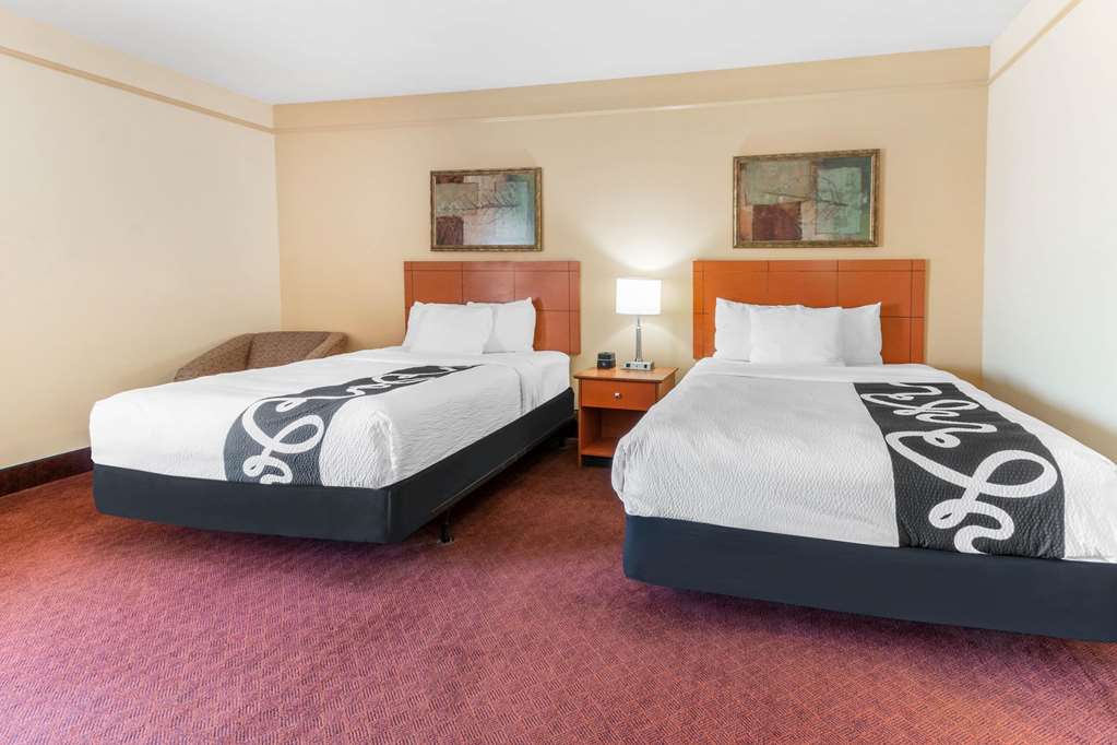 La Quinta Inn & Suites by Wyndham Hobbs - photo 17