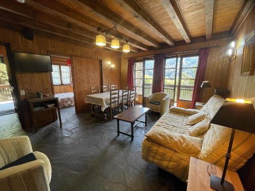 Alpee 5 Appartement Proche Pistes de Ski — 4-Star Luxury Hotel in La Clusaz, France