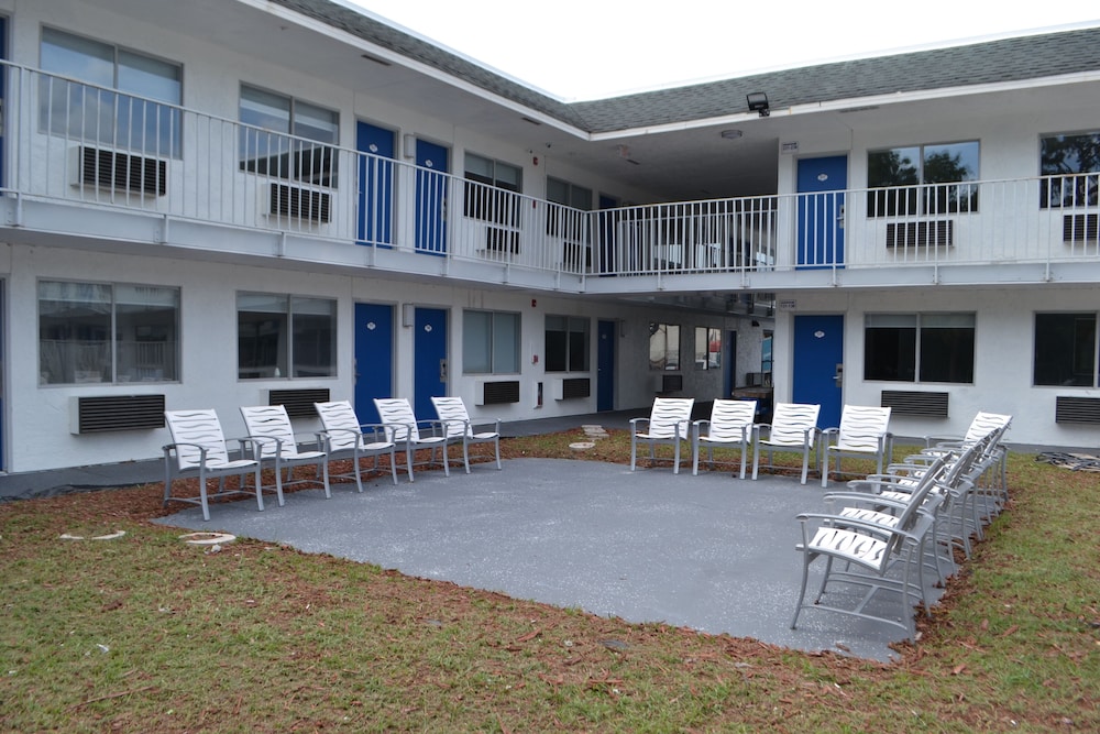 Knights Inn Jacksonville at Harts Rd - photo 13