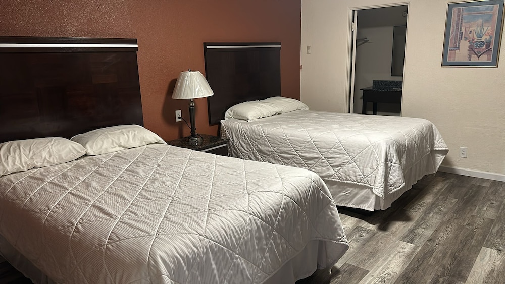 Deluxe Inn Of Roswell - photo 15
