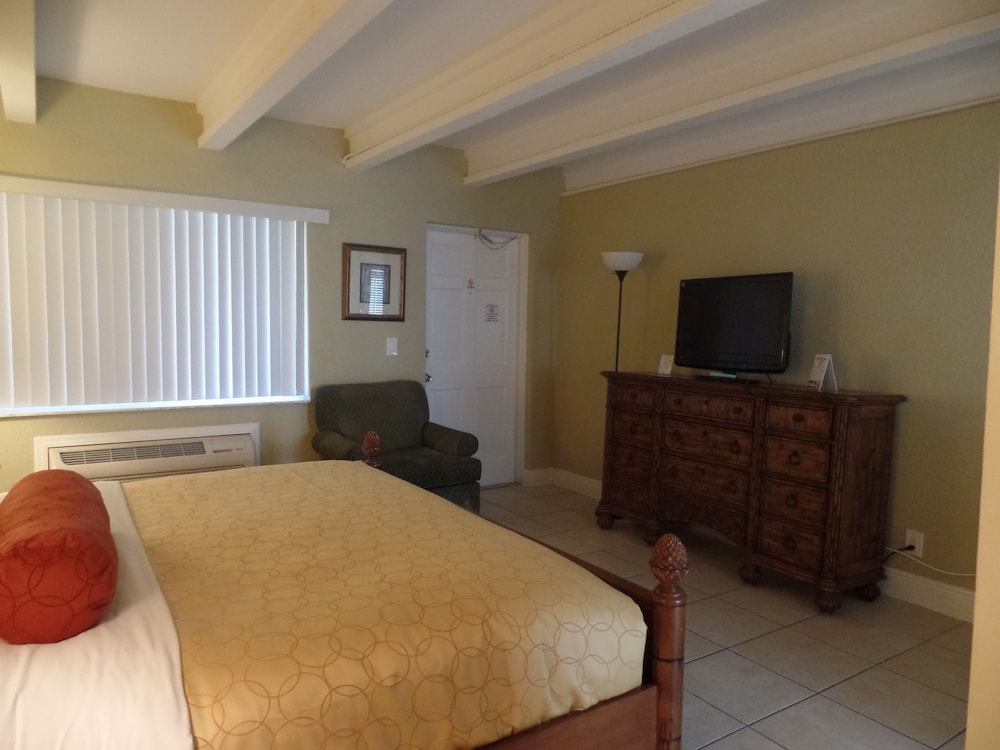 The Bayside Inn & Marina - photo 5