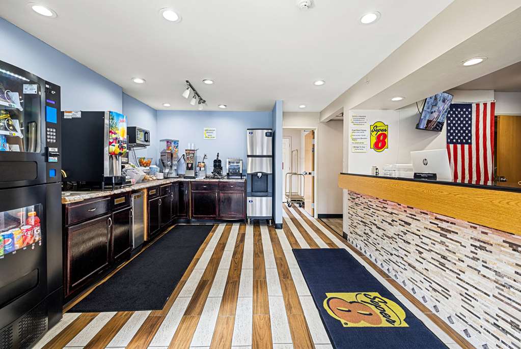 Super 8 by Wyndham Pittsburgh Monroeville - photo 9