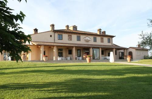Agriturismo Colleoli — 4-Star Luxury Hotel in Palaia, Italy