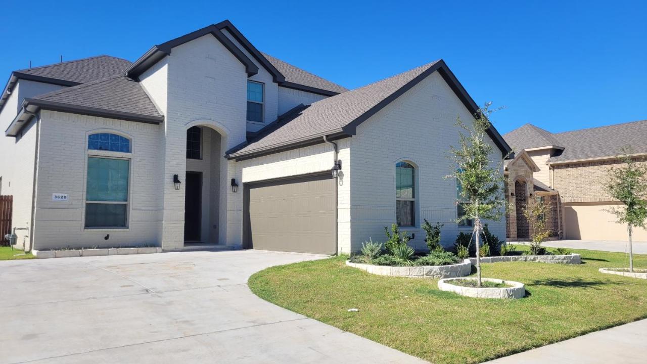 Beautiful Modern And Luxury House 21536966 — Midlothian