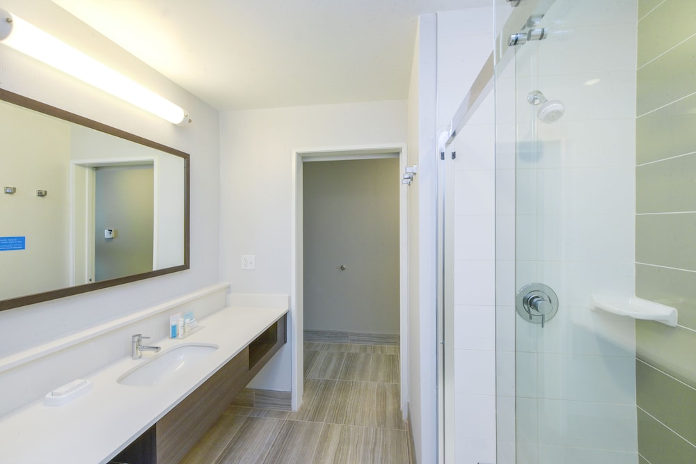 Hampton Inn Lumberton - photo 18