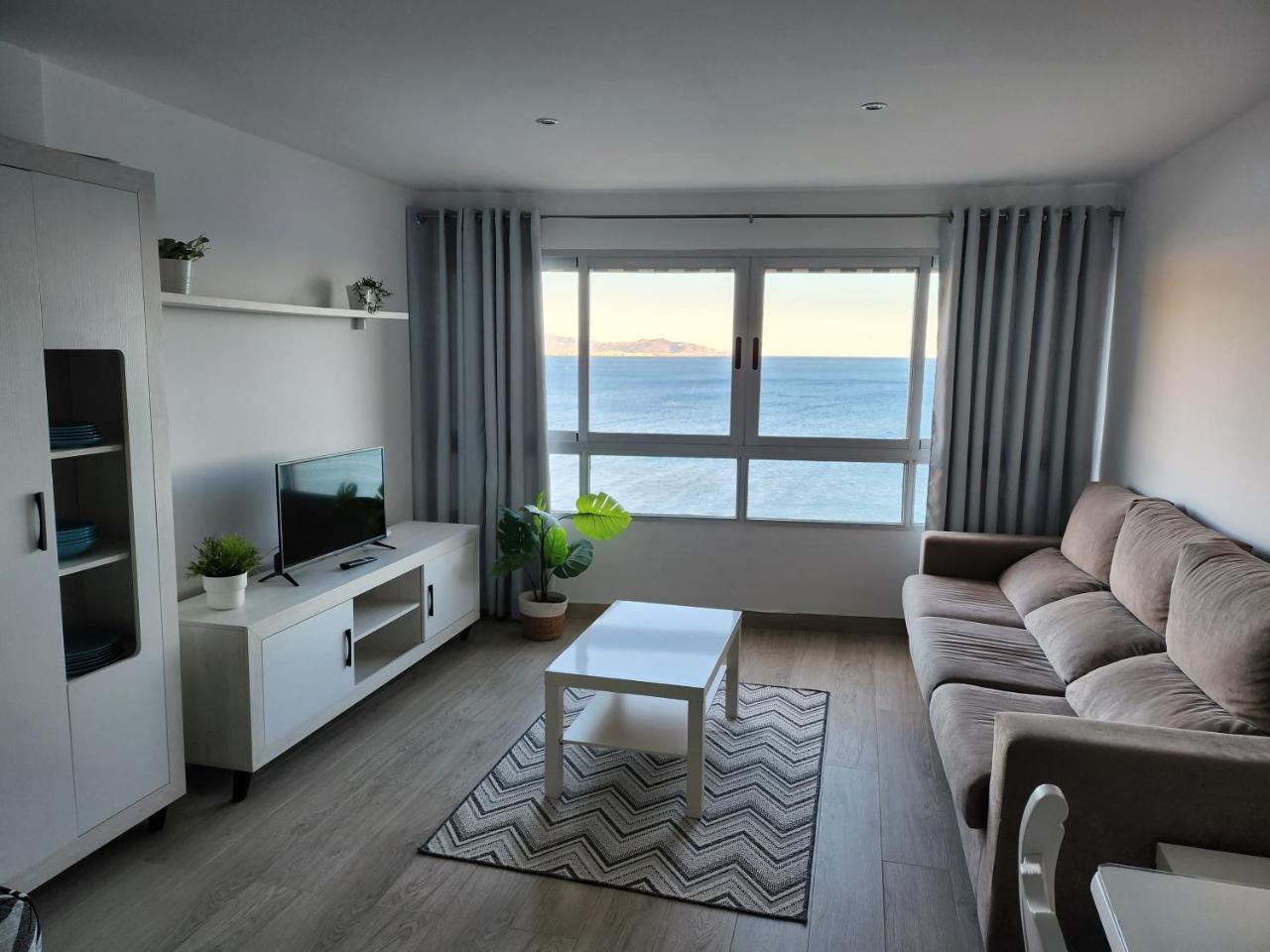 Estupendo Apartamento Al Mar — 4-Star Luxury Hotel in Almunecar, Spain