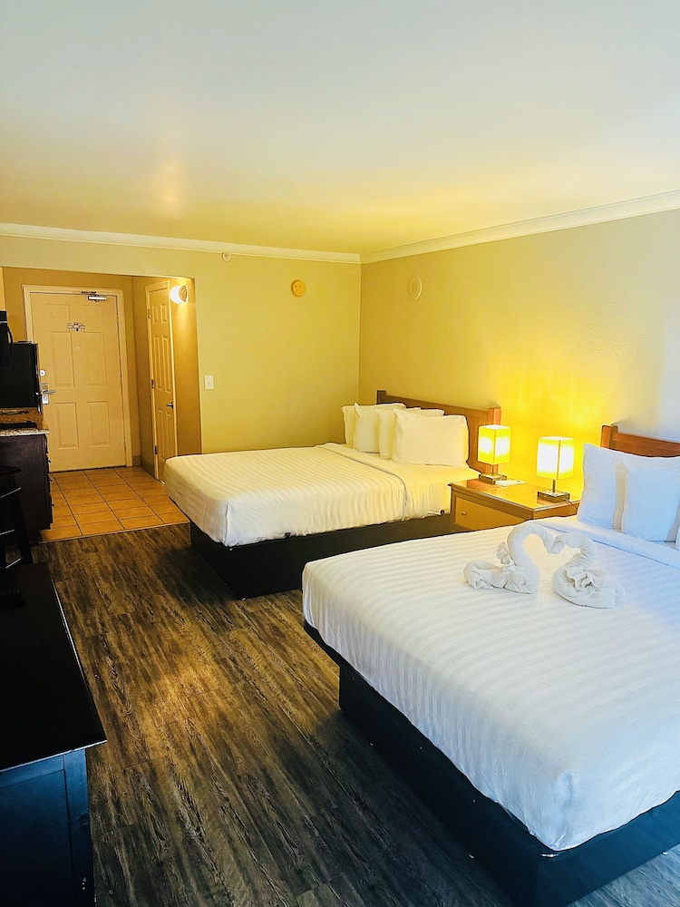 Aqua Beach Inn - photo 3