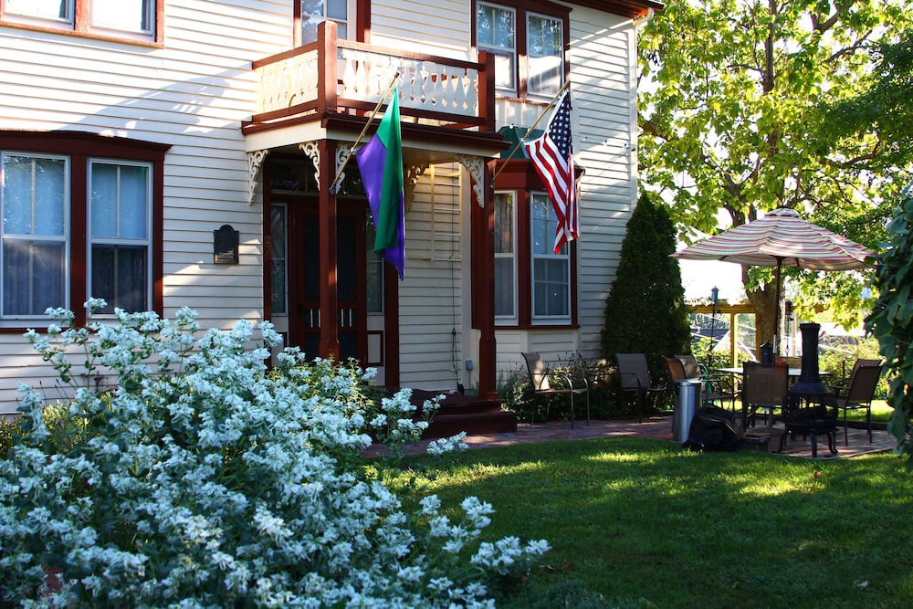 Captain Wohlt Inn Bed & Breakfast - photo 98