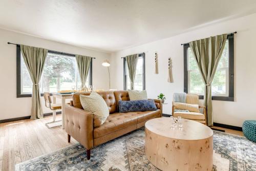 Cozy 5BD Near DT Ping Pong & Outdoor Space in Lincoln, United States