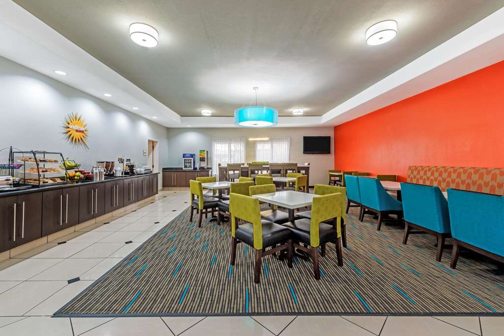 La Quinta Inn & Suites by Wyndham Orange - photo 38