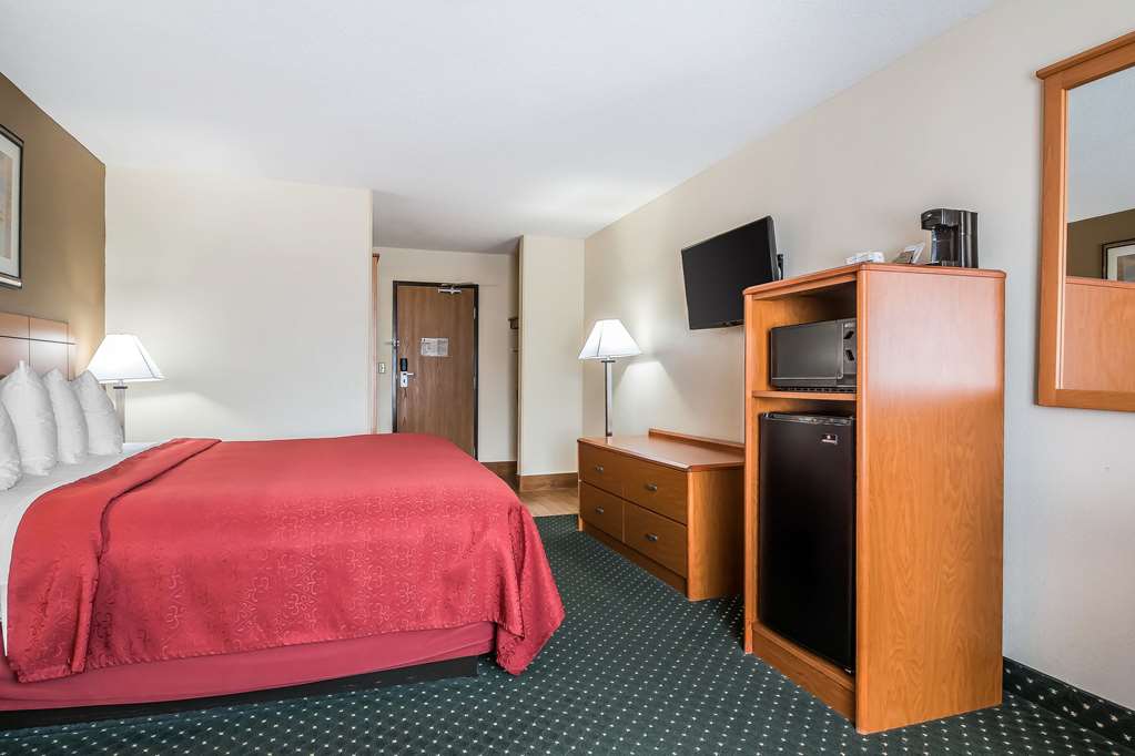 Quality Inn Coralville Iowa River Landing - photo 18