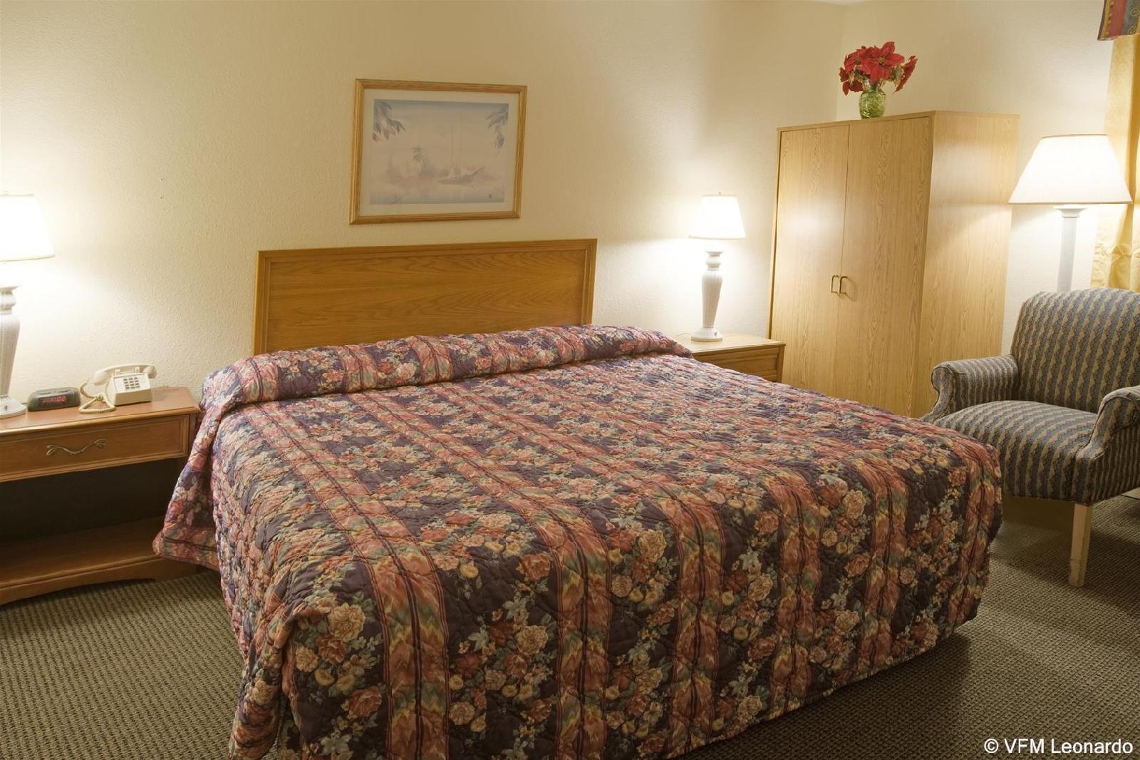 Americas Best Value Inn Hotel - photo 2